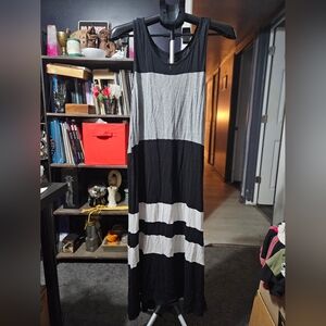 Simply Vera Vera Wang Black, White and Gray Maxi Dress Sz L